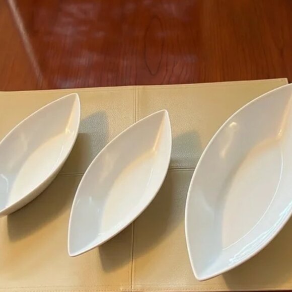New 3 pc Sur La Table Pointed Oval Nesting Bowls - Picture 1 of 3